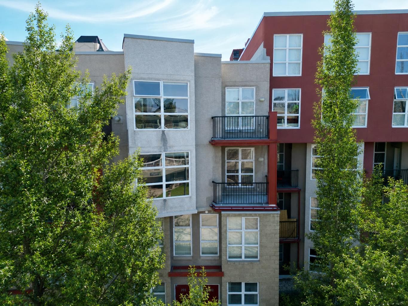 326, 315 24 Avenue SW — photo 1