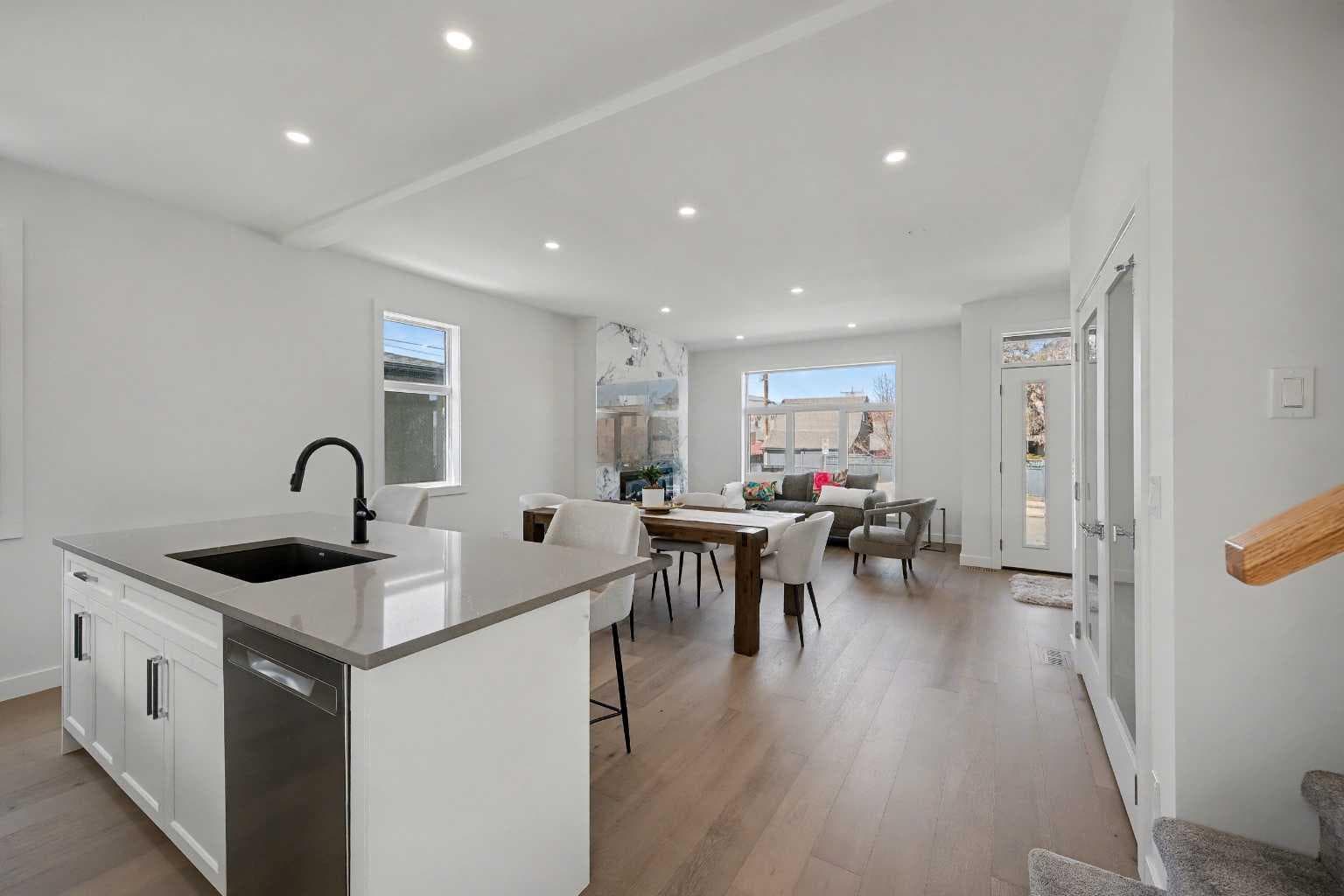 753 Centre Avenue NE — photo 4