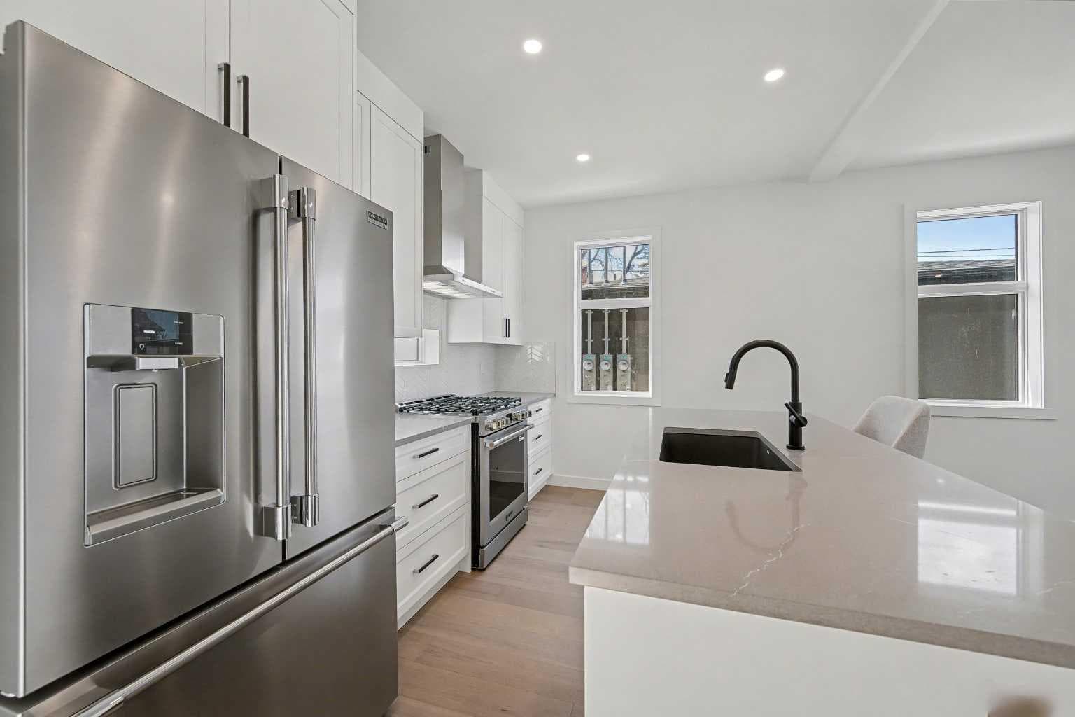 753 Centre Avenue NE — photo 5
