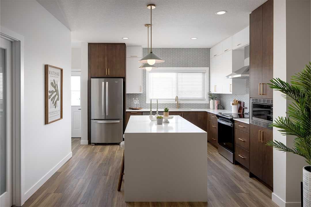 540 Tekarra Drive NW — photo 2