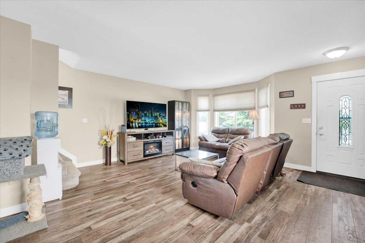 118 Meadowpark Drive — photo 5