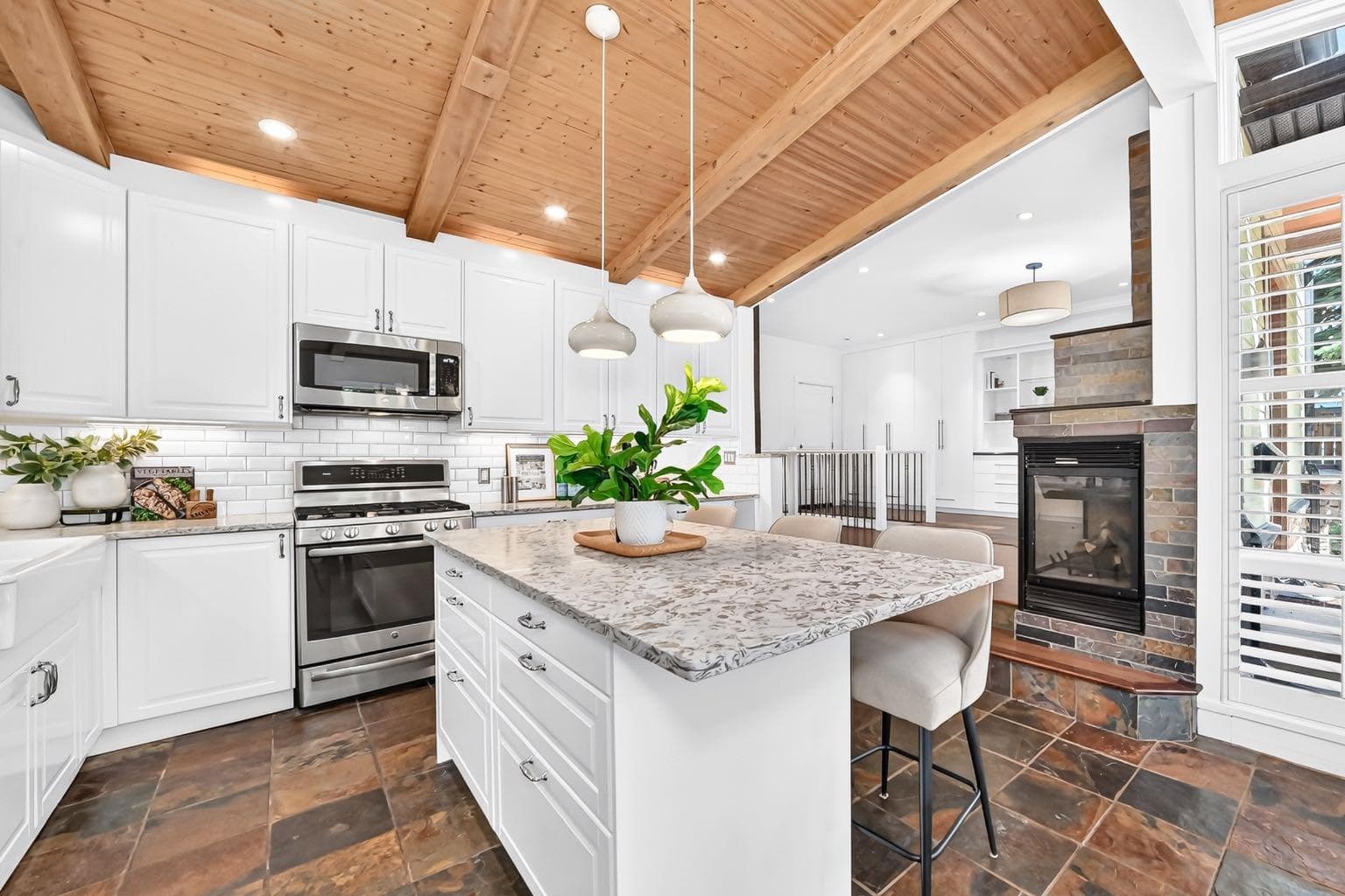 2623 Glenmount Drive SW — photo 3