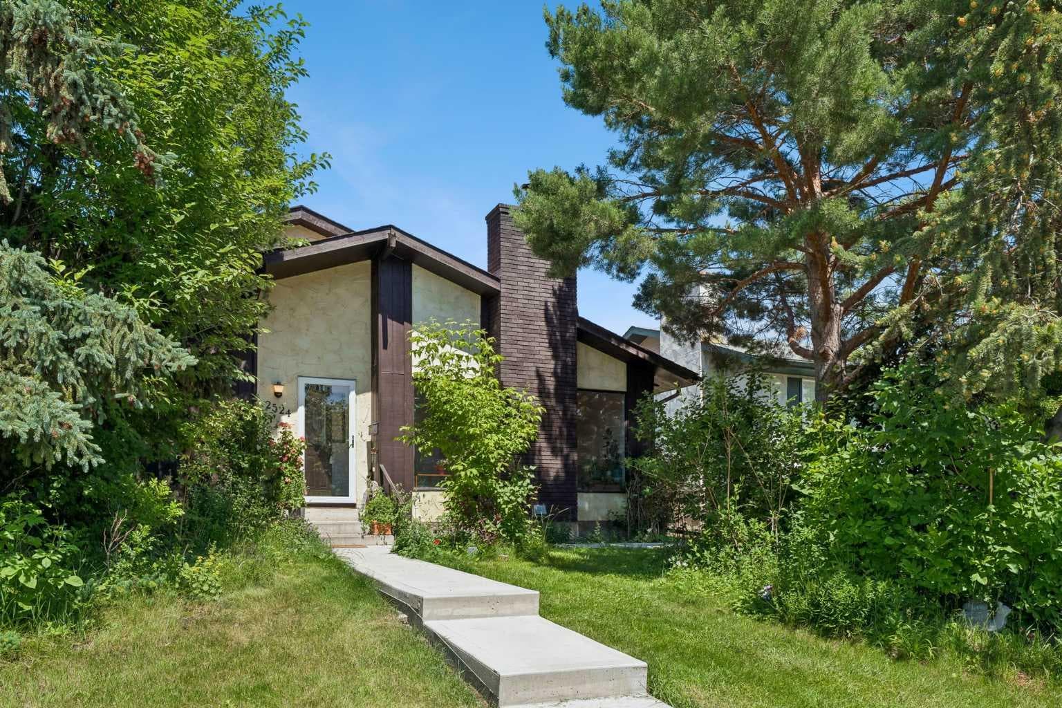 2524 106 Avenue SW — photo 1