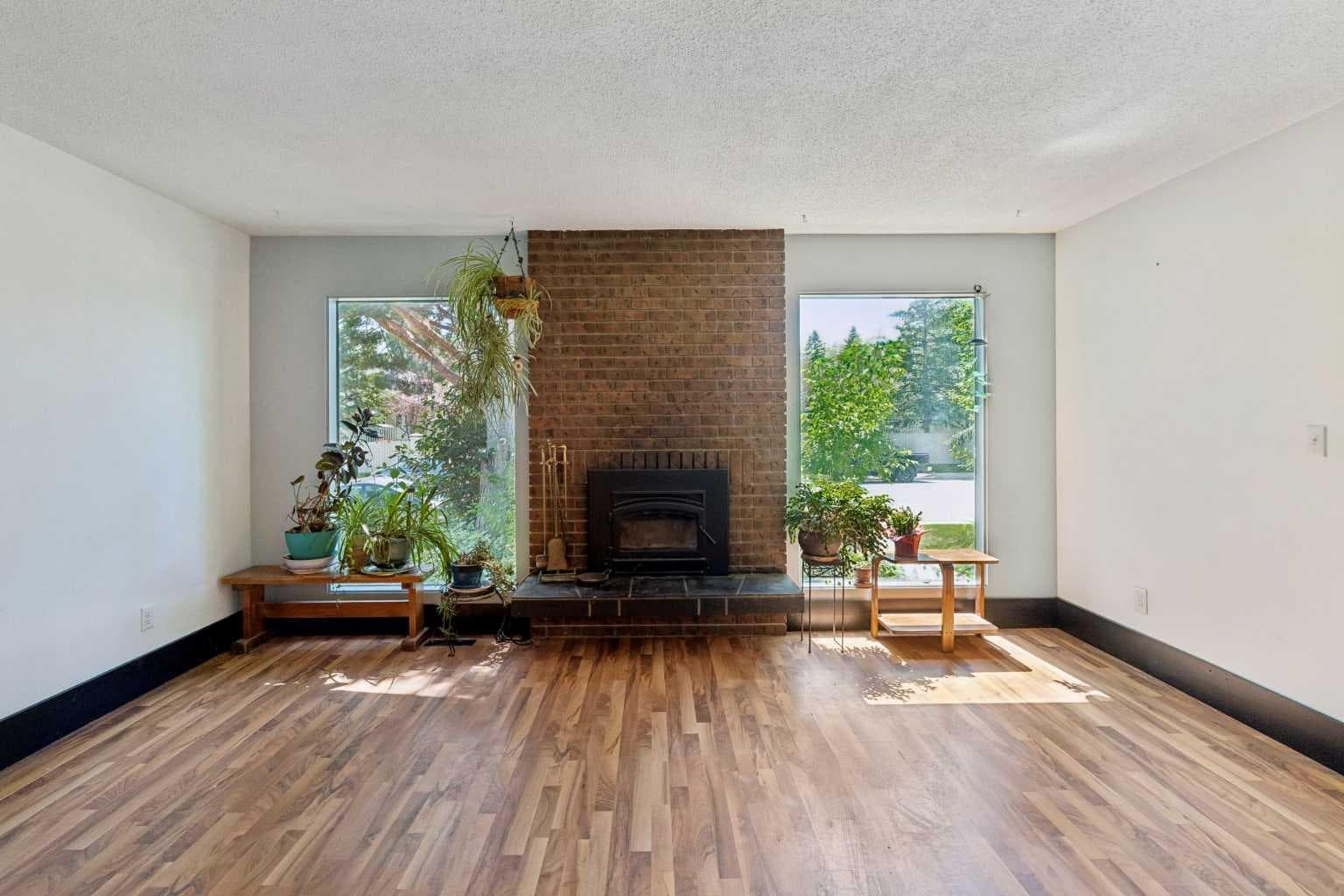 2524 106 Avenue SW — photo 4