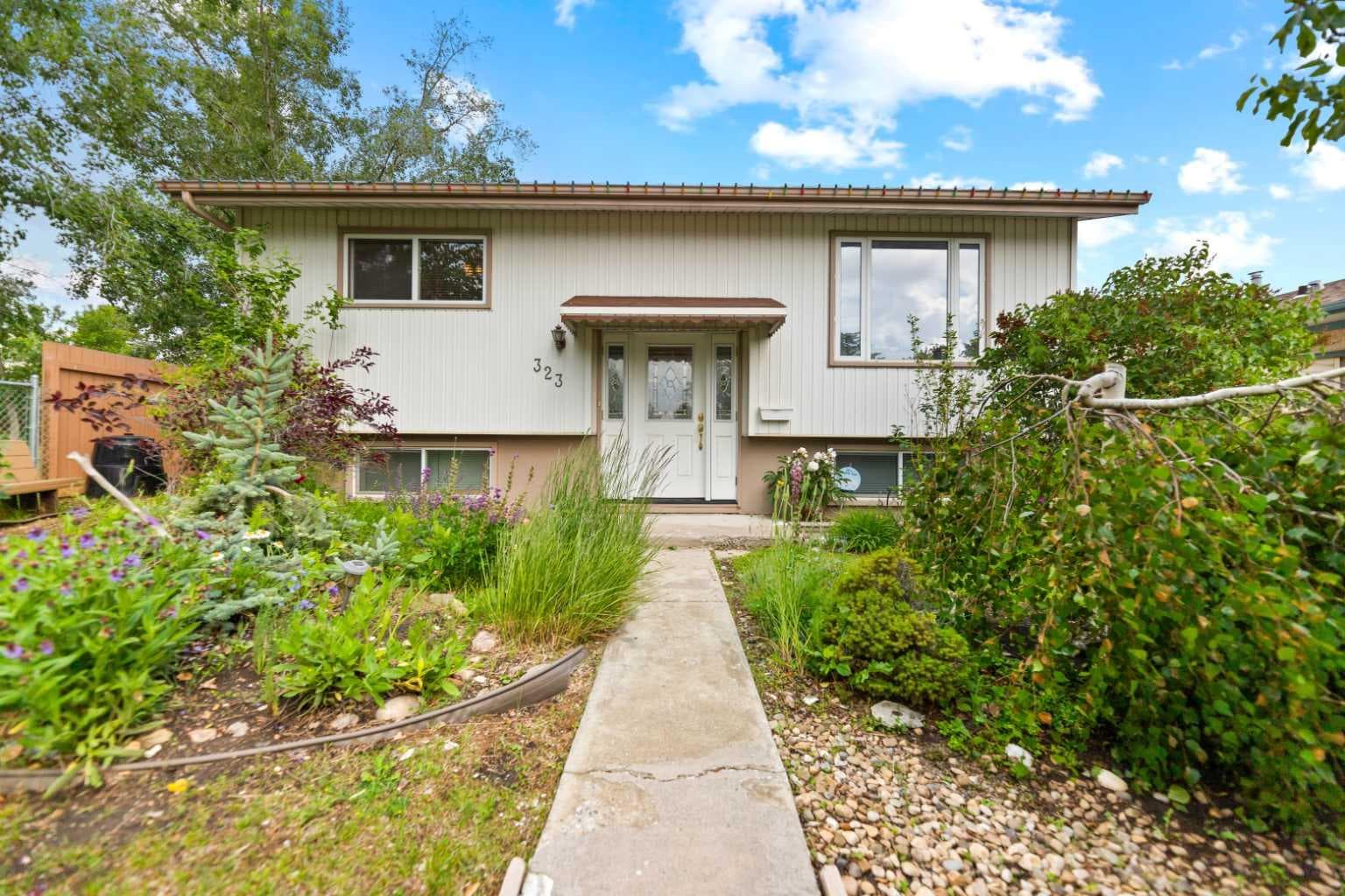 323 maddock Crescent NE — photo 1