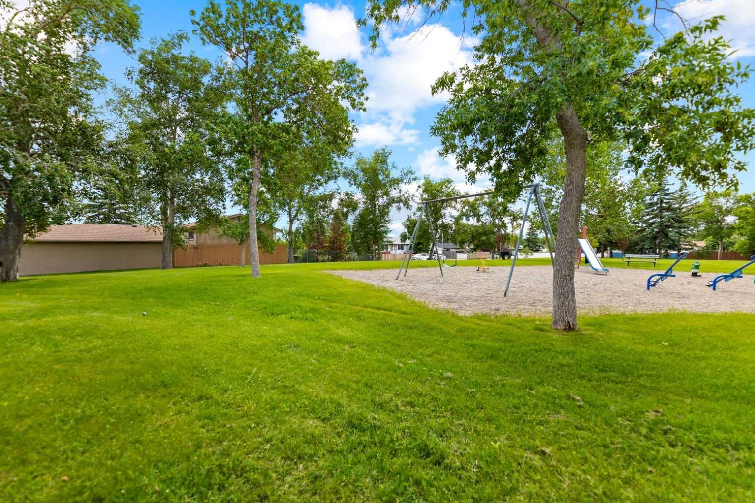 323 maddock Crescent NE — photo 5