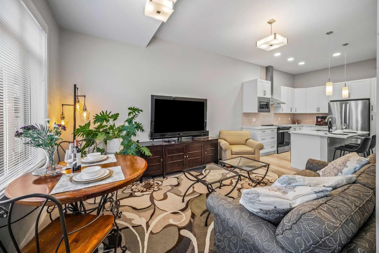 210 Crestbrook Common SW — photo 4