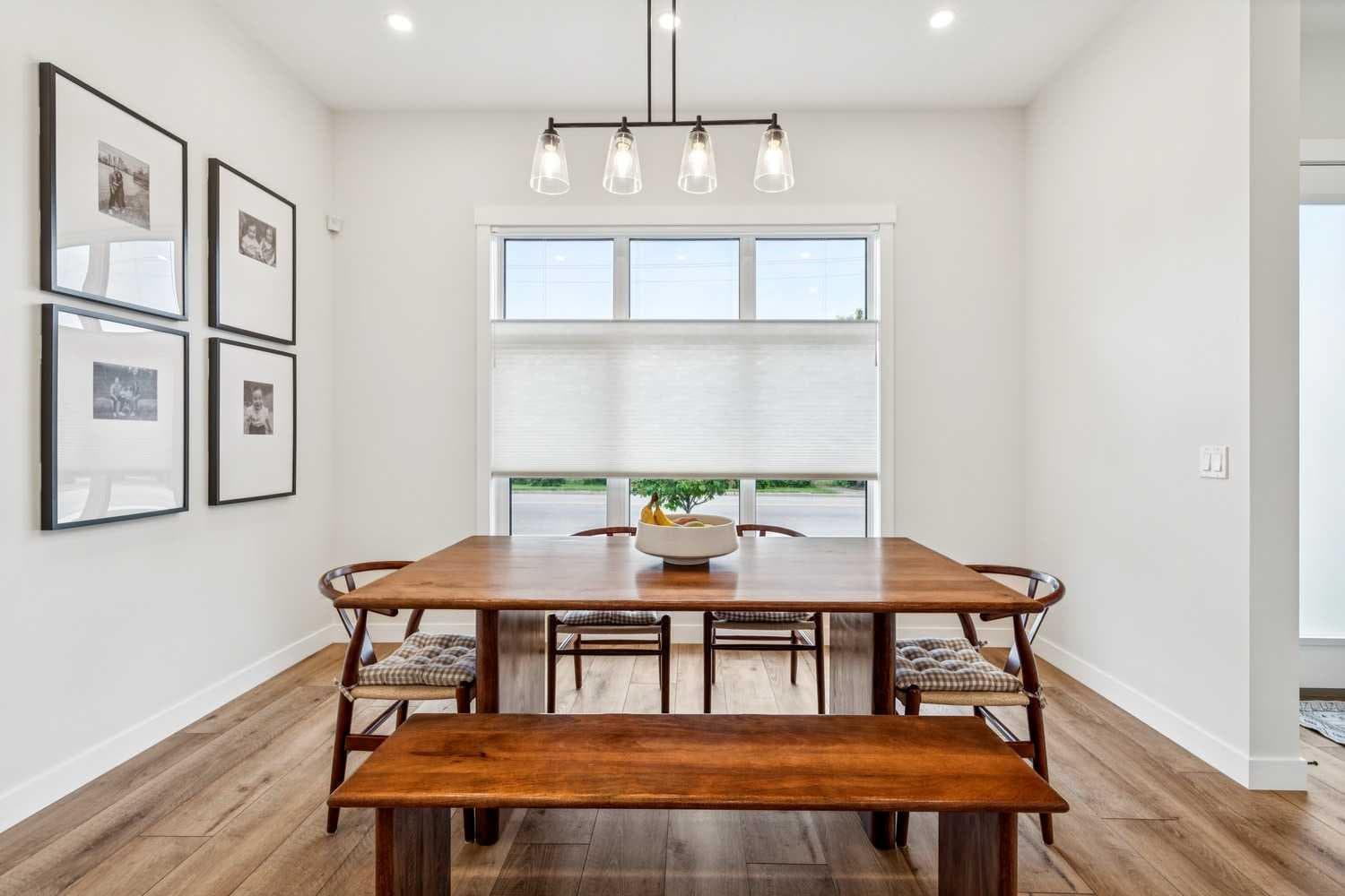 1329 Regal Crescent NE — photo 4
