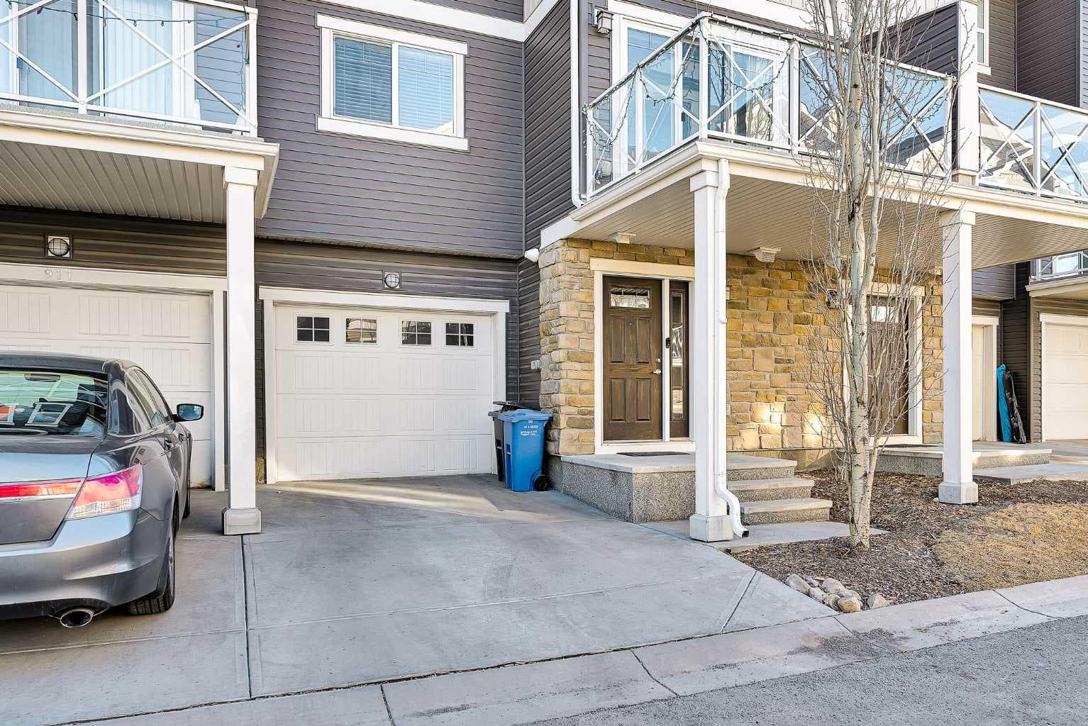 909 Skyview Ranch Grove NE — photo 1