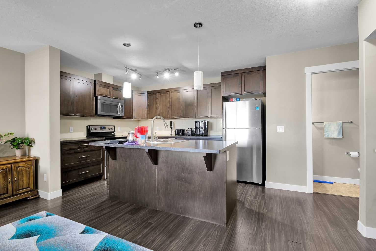 909 Skyview Ranch Grove NE — photo 4