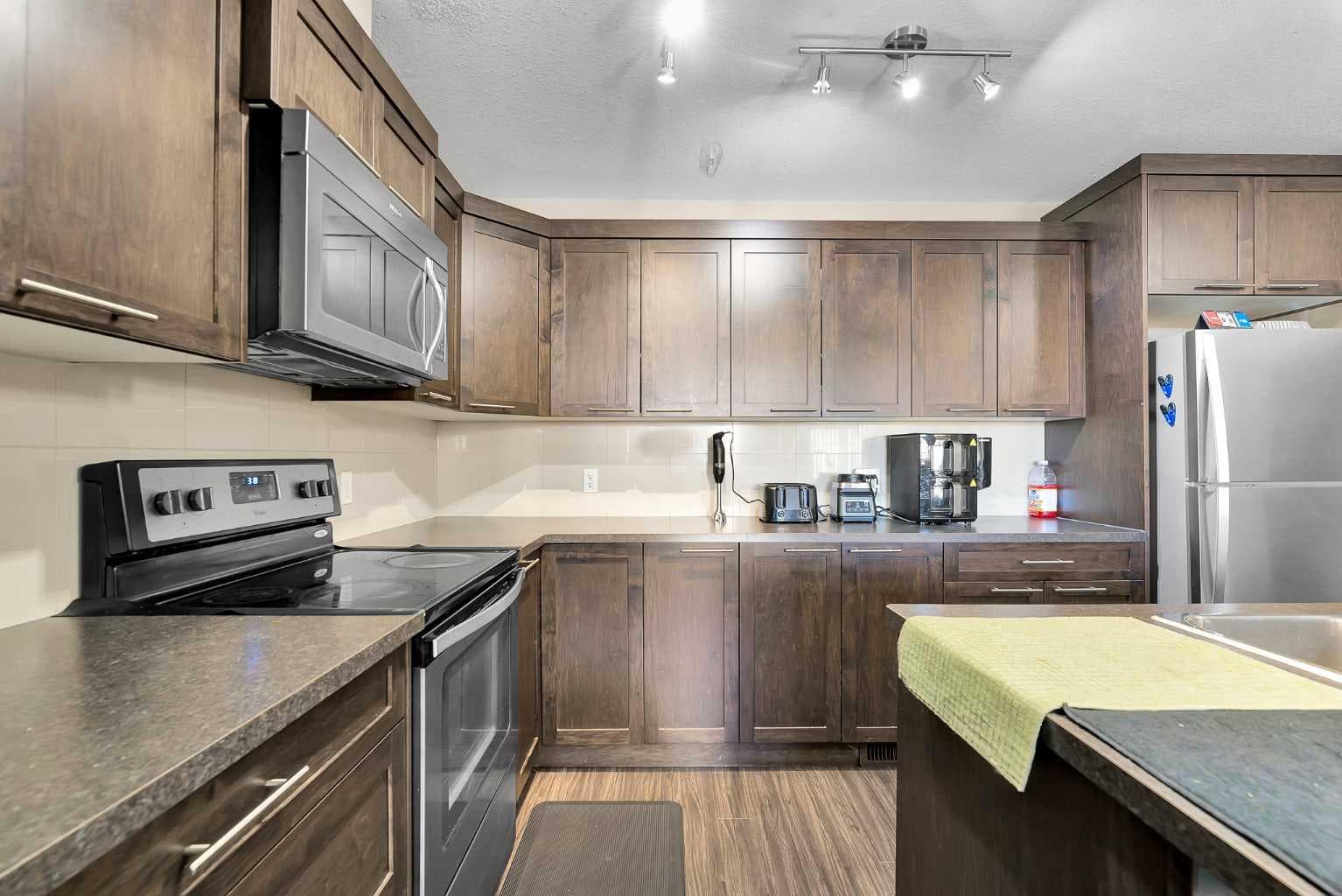 909 Skyview Ranch Grove NE — photo 5