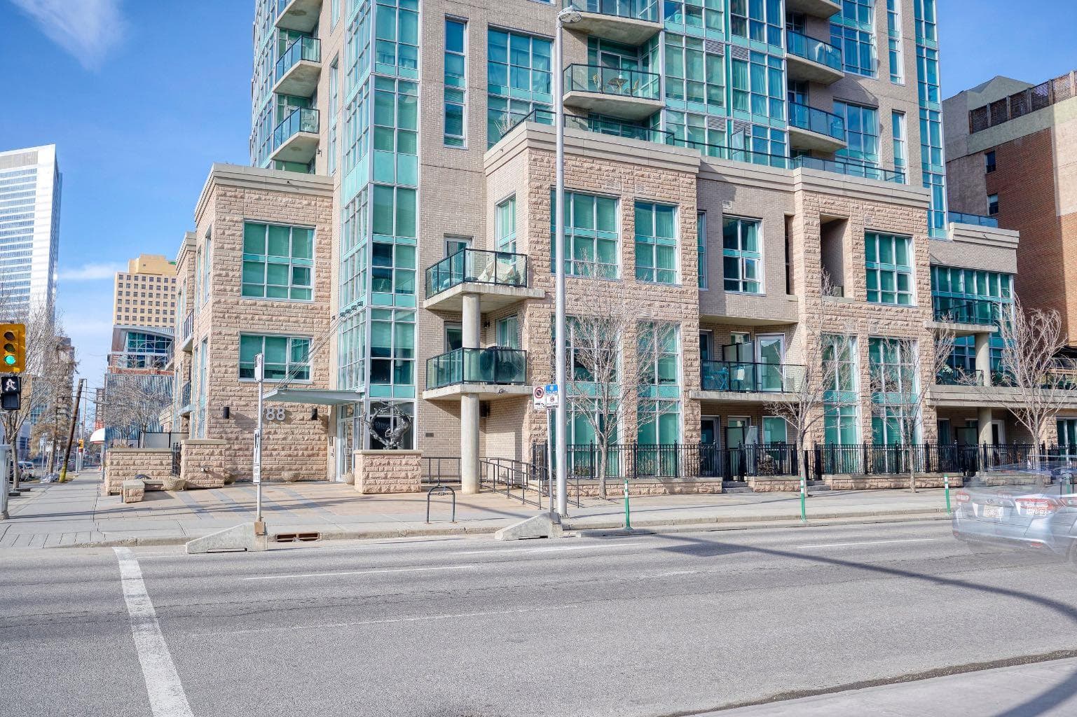 609, 788 12 Avenue SW — photo 1