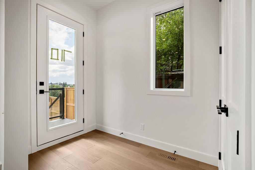 710 Bridge Crescent NE — photo 2
