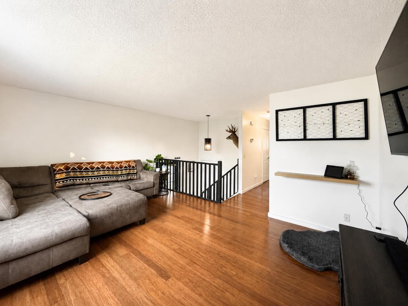 2119 23 Ave Close — photo 3