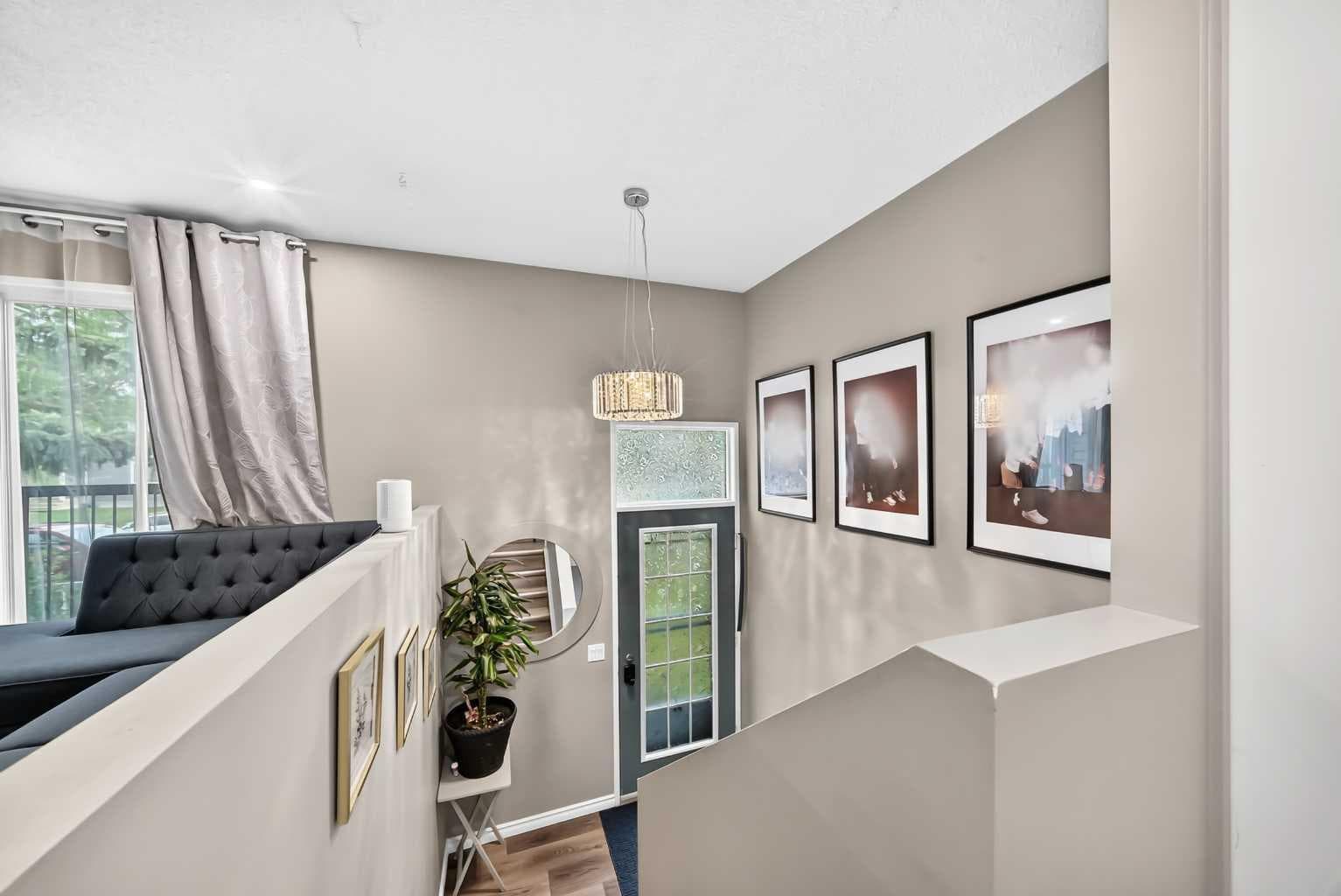 553 Macewan Drive NW — photo 4