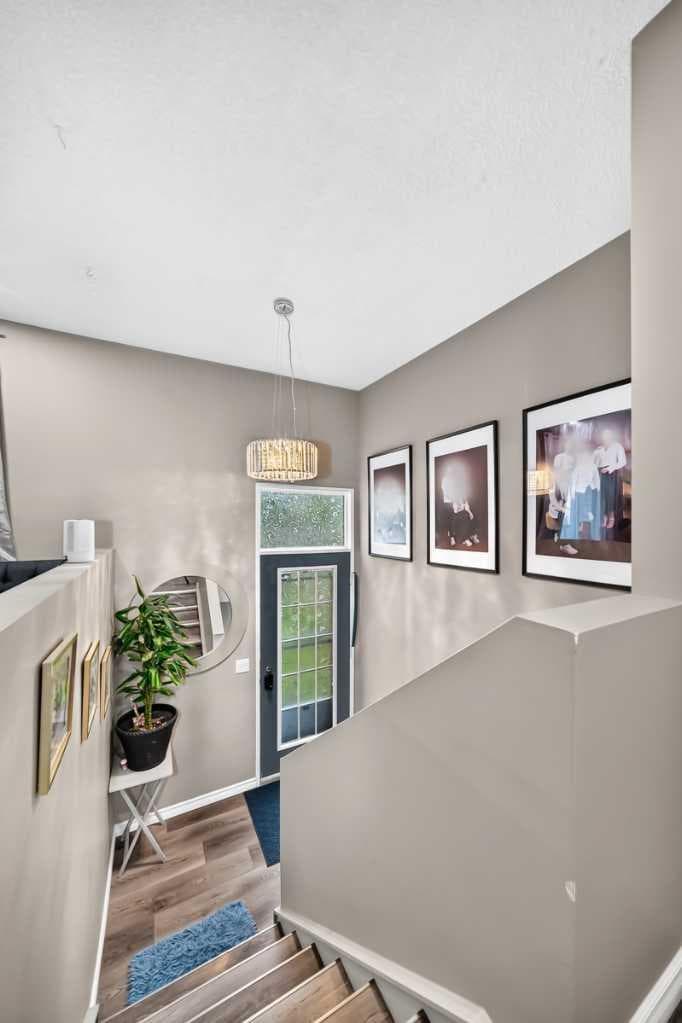 553 Macewan Drive NW — photo 5