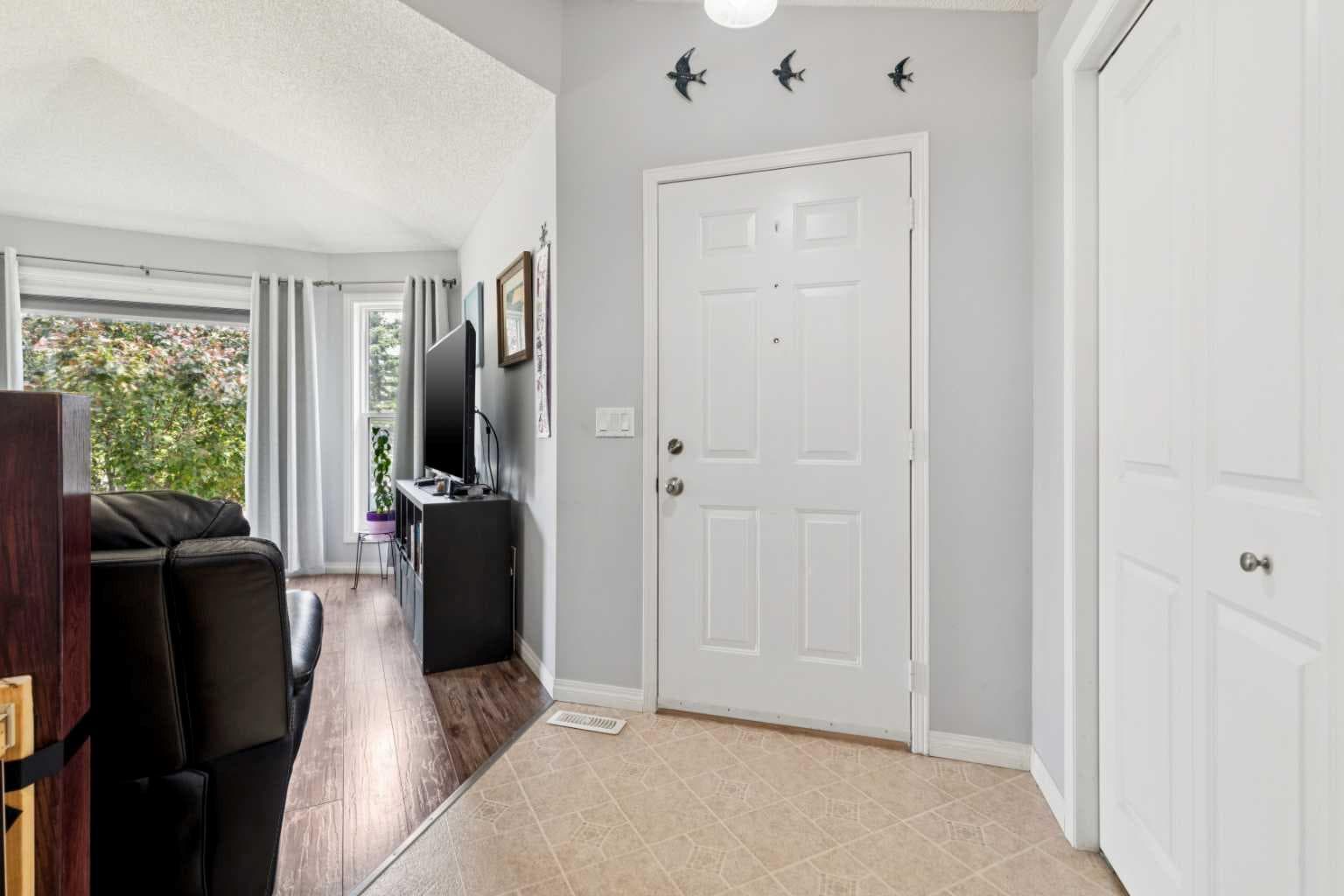 336 Coventry Close NE — photo 5