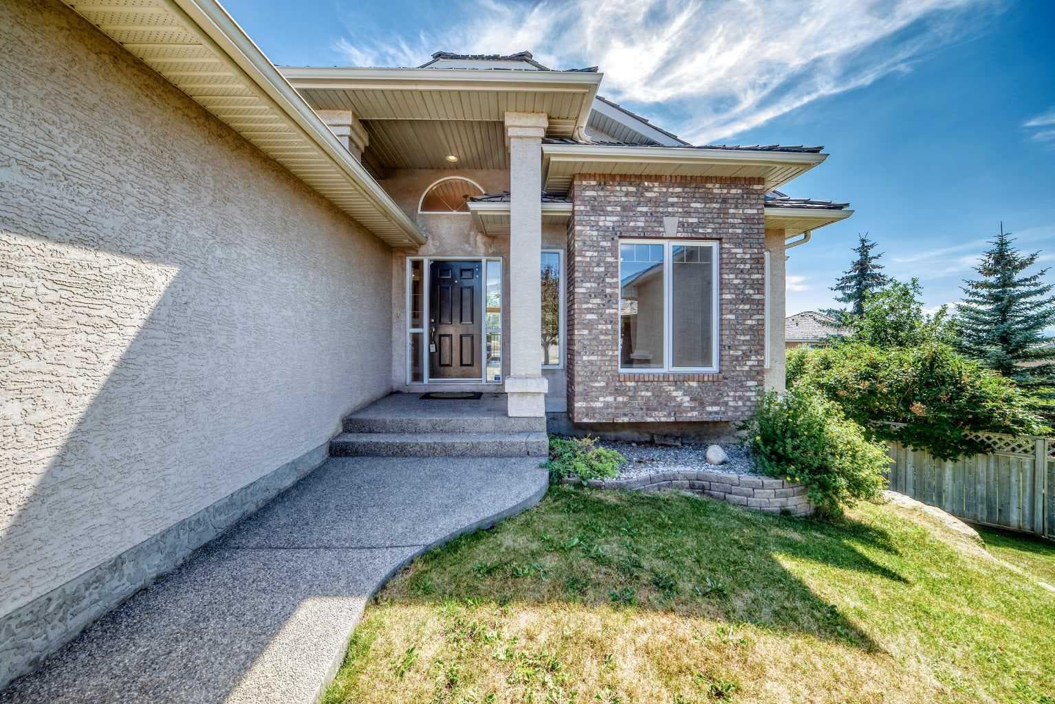 311 Royal Crest Bay NW — photo 2