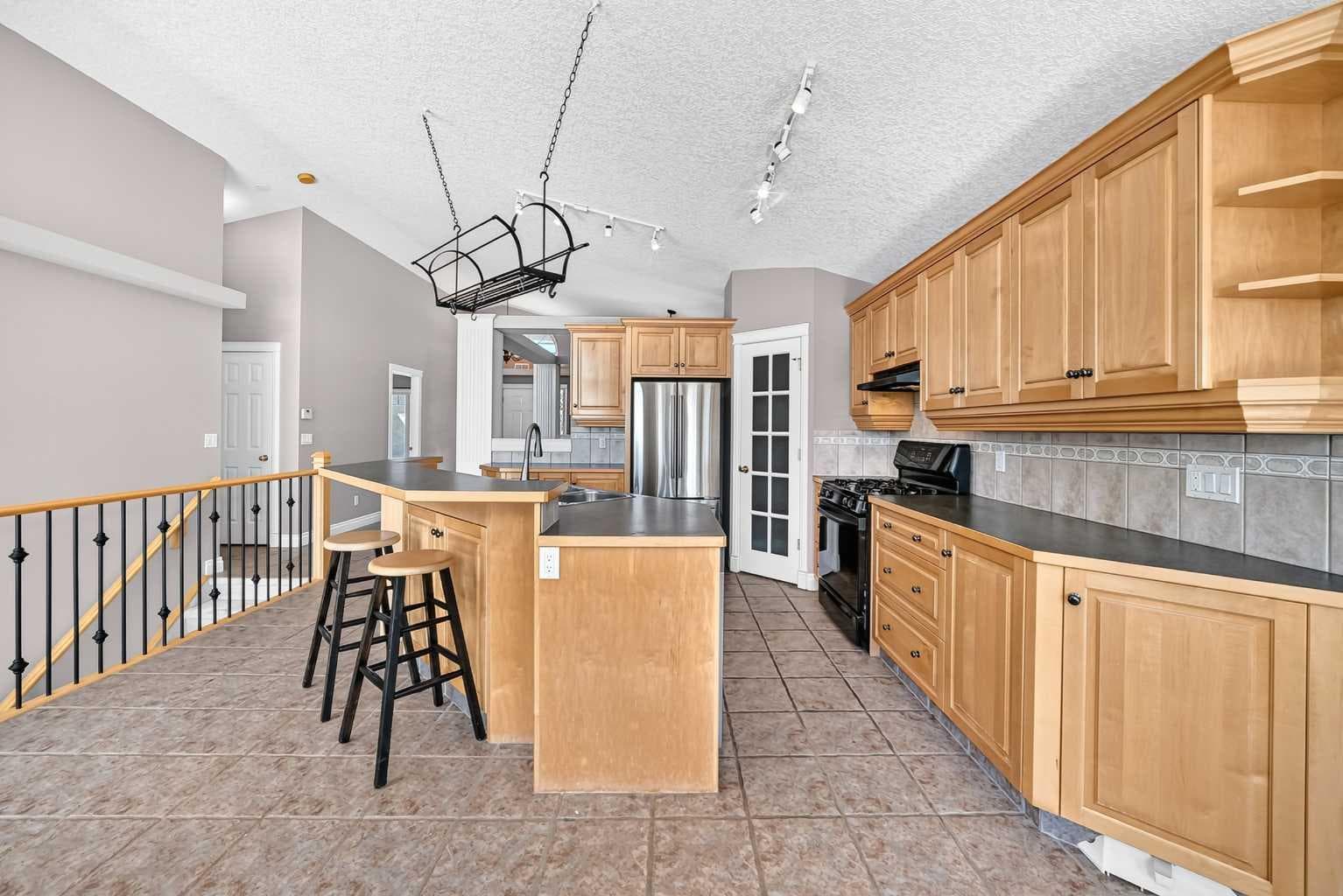311 Royal Crest Bay NW — photo 5