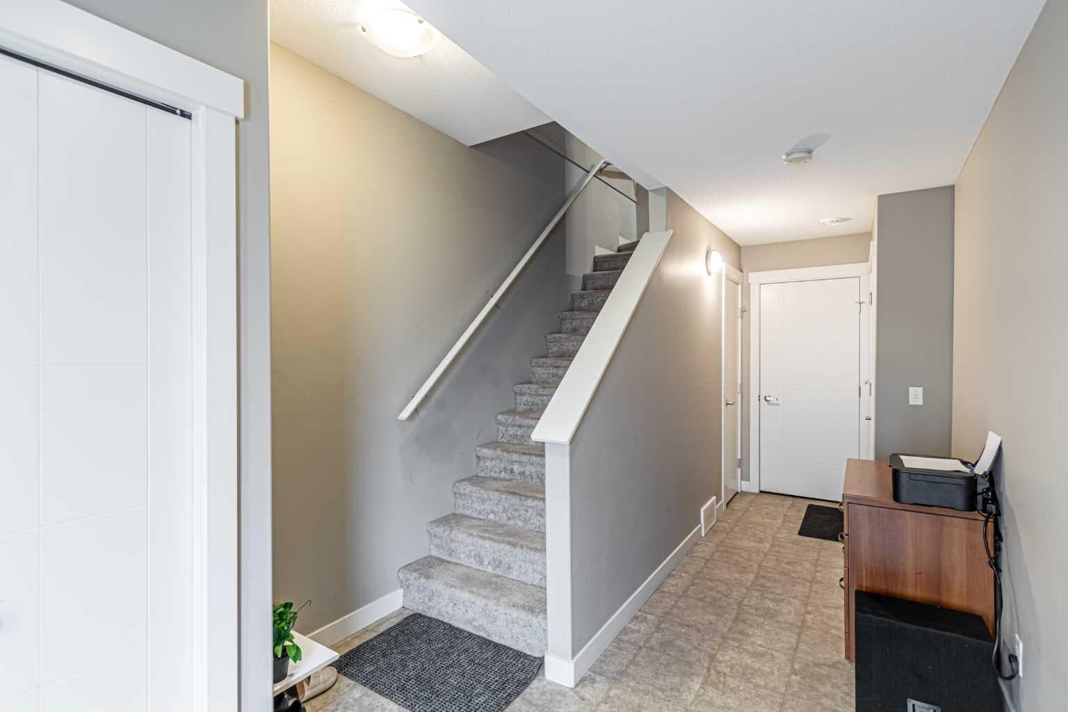 535 Redstone View NE — photo 5