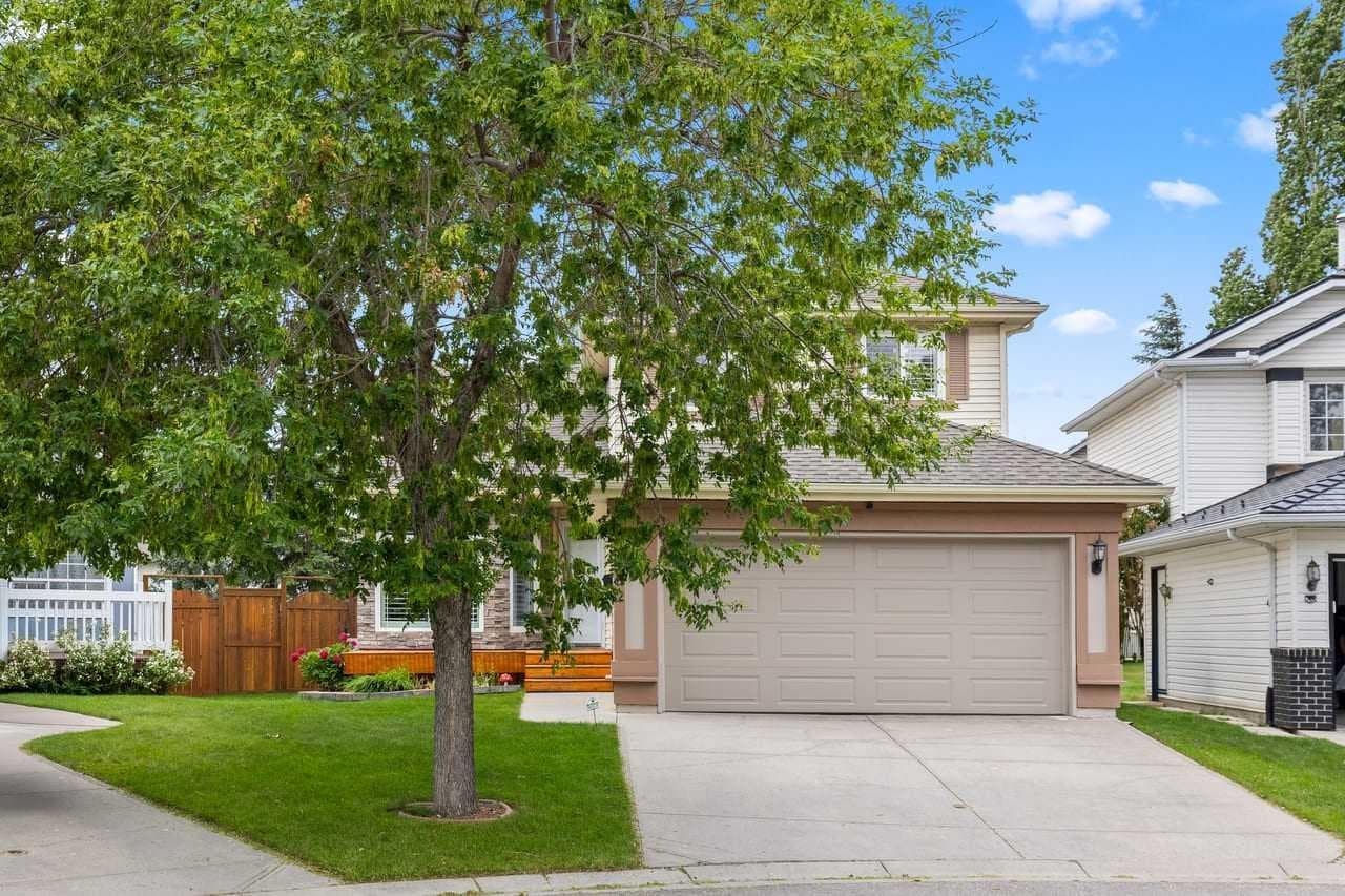 152 Douglas Glen Mews SE — photo 1