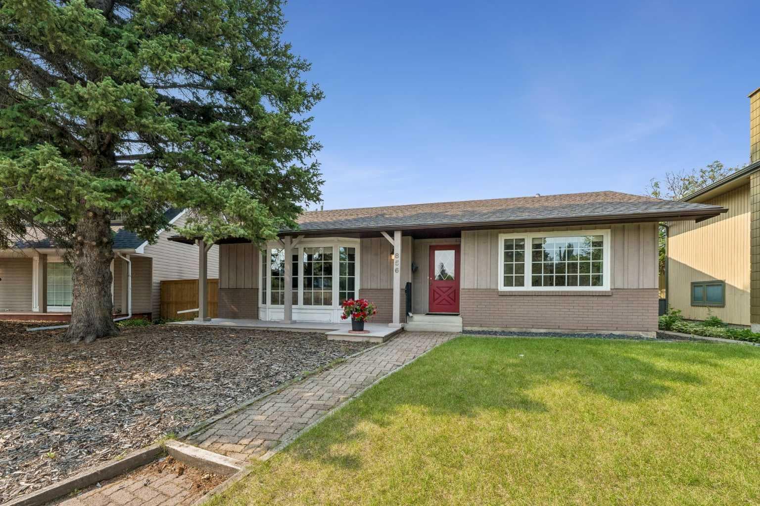 856 Lake Twintree Crescent SE — photo 1