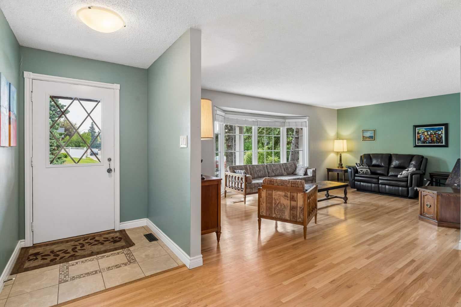 856 Lake Twintree Crescent SE — photo 5