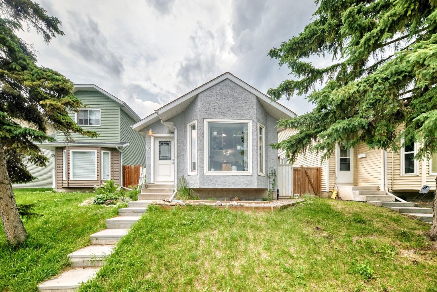46 Dovercliffe Way SE — photo 1