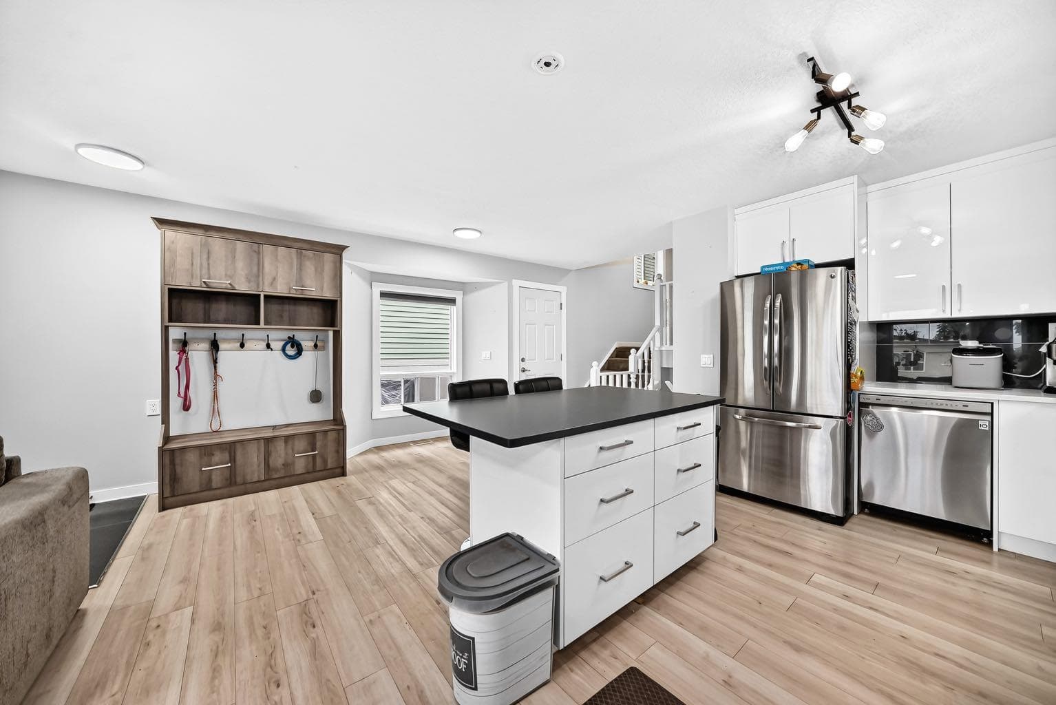 46 Dovercliffe Way SE — photo 4