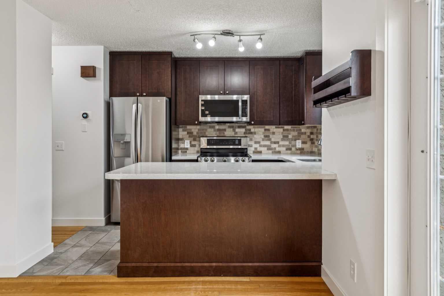 1110 14 Avenue SW — photo 3