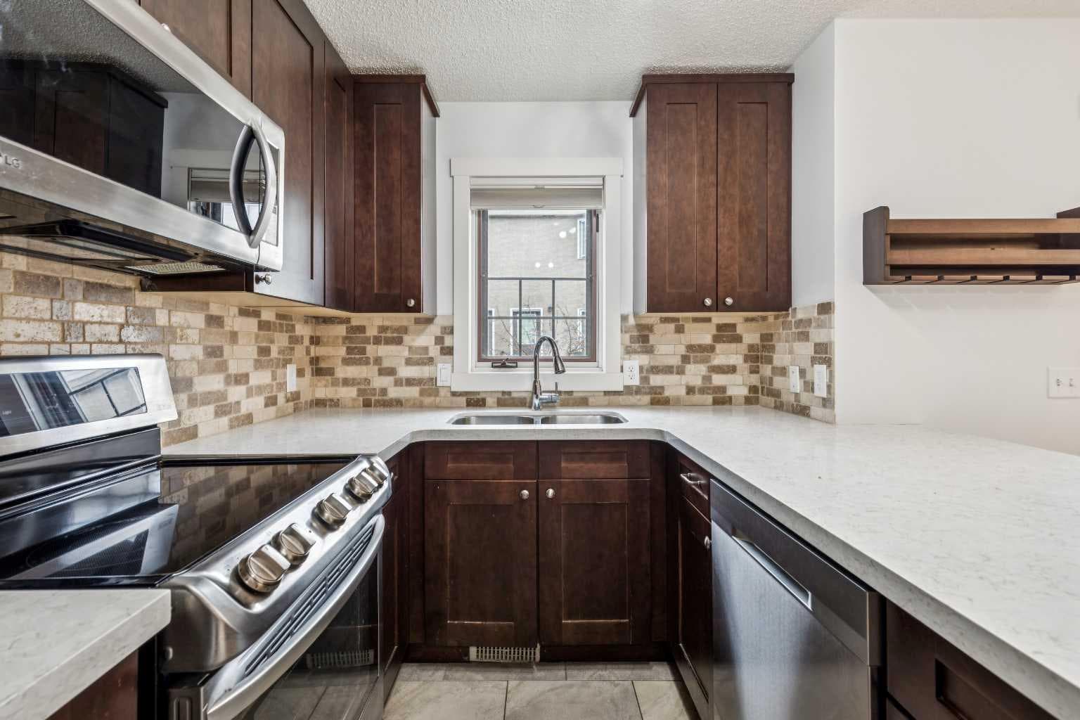 1110 14 Avenue SW — photo 4
