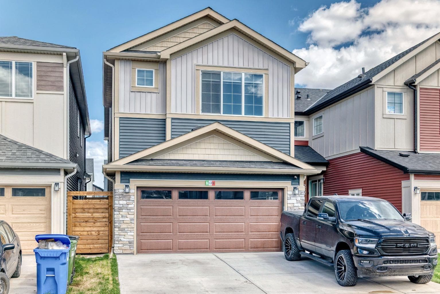 216 Homestead Grove NE — photo 1