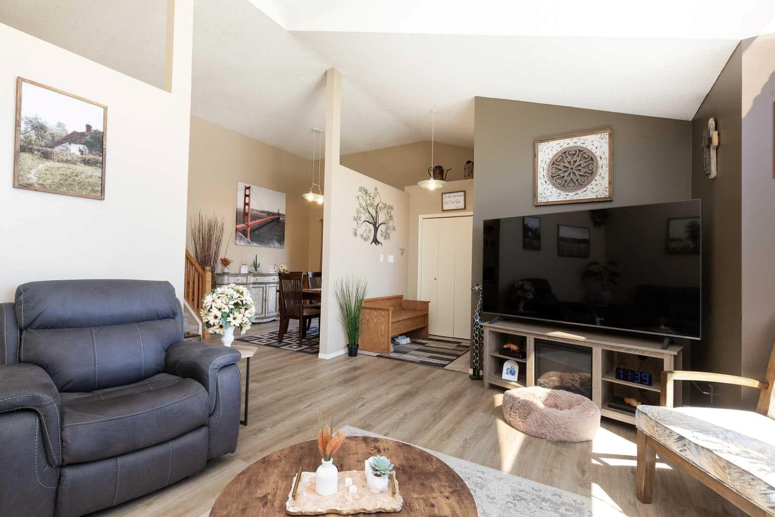 44 Lakhota Road W — photo 4