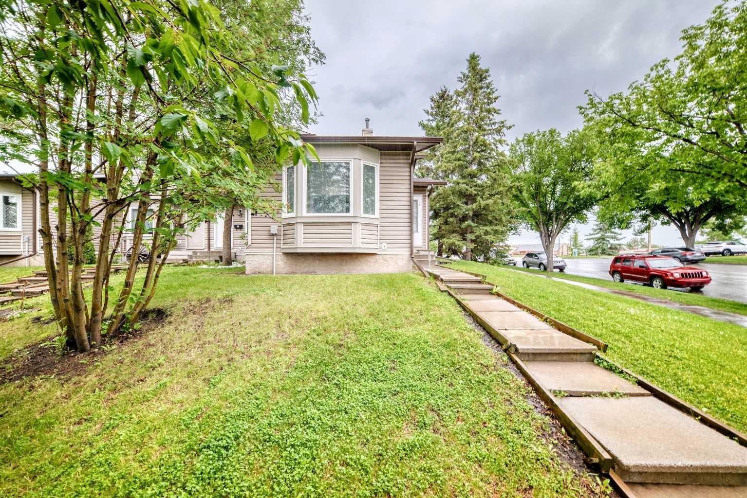 15 Falshire Terrace NE — photo 1