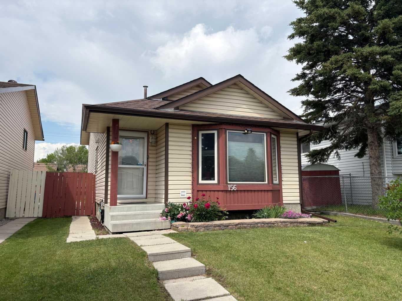 156 Falshire Close NE — photo 1