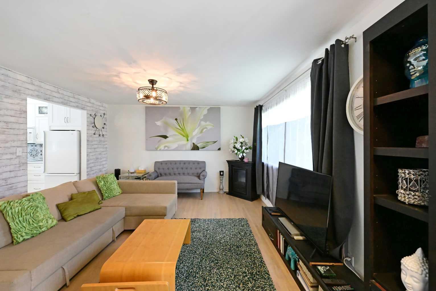 4420 3 Street NE — photo 4