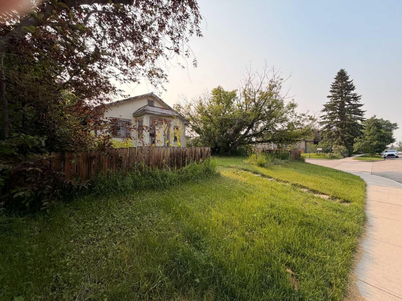 2401 26 Street SW — photo 3