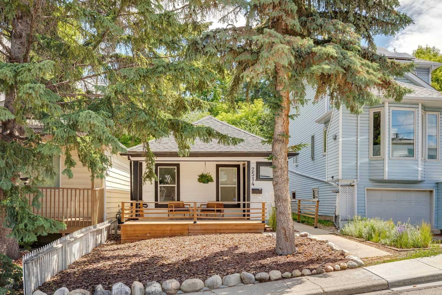 2514 16A Street SW — photo 1