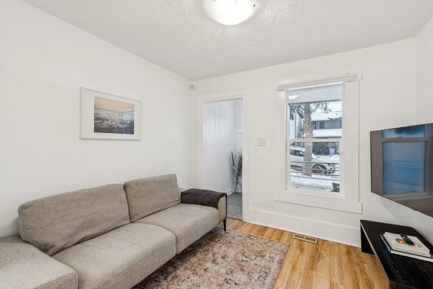2514 16A Street SW — photo 5