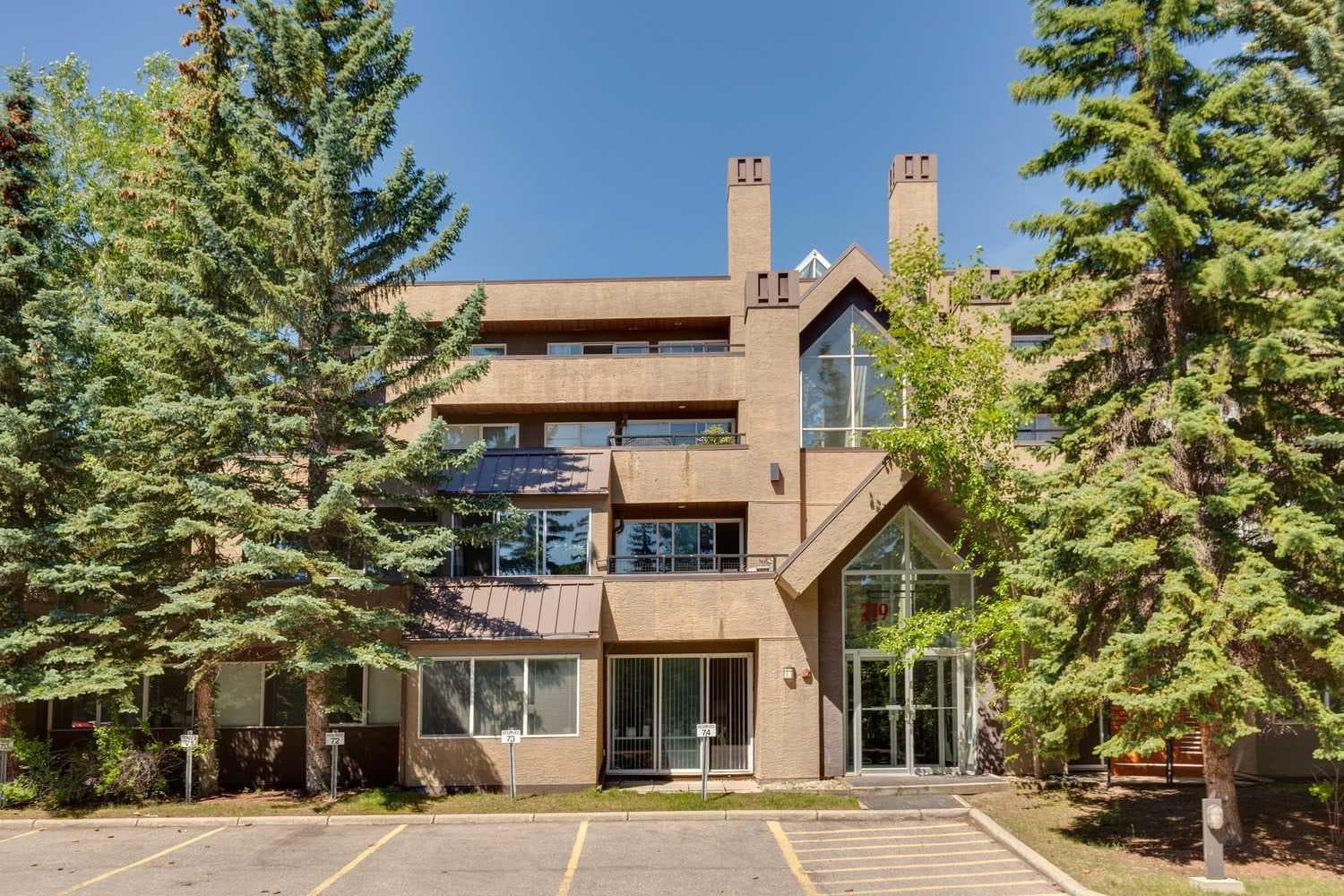 2, 219 Village Terrace SW — photo 3
