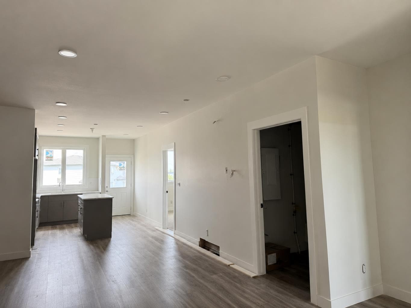 10 Memorial Parkway — photo 3