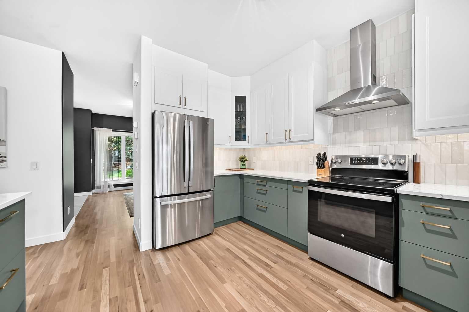 1416 43 Street SW — photo 3