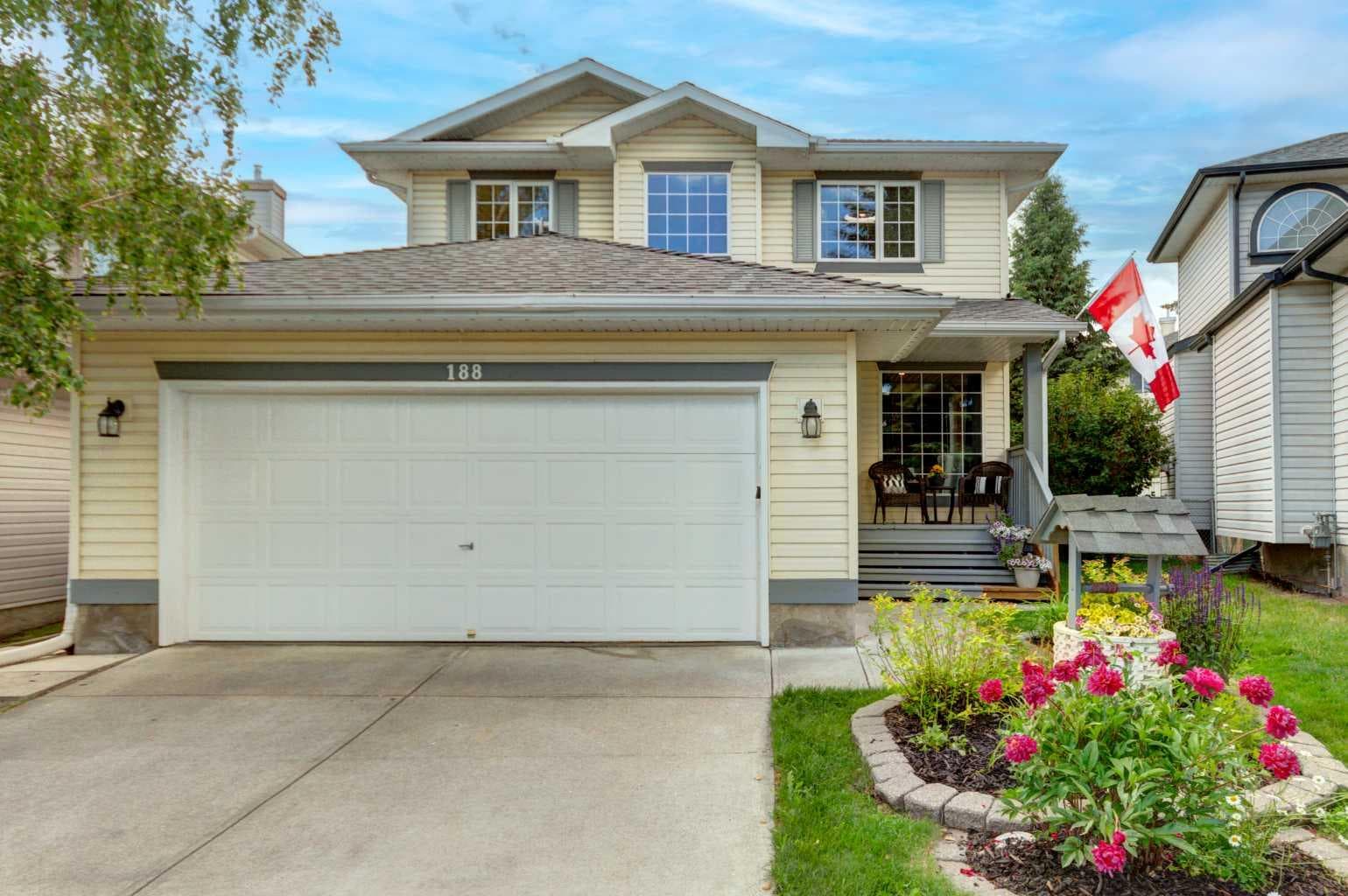 188 Mt Selkirk Close SE — photo 2