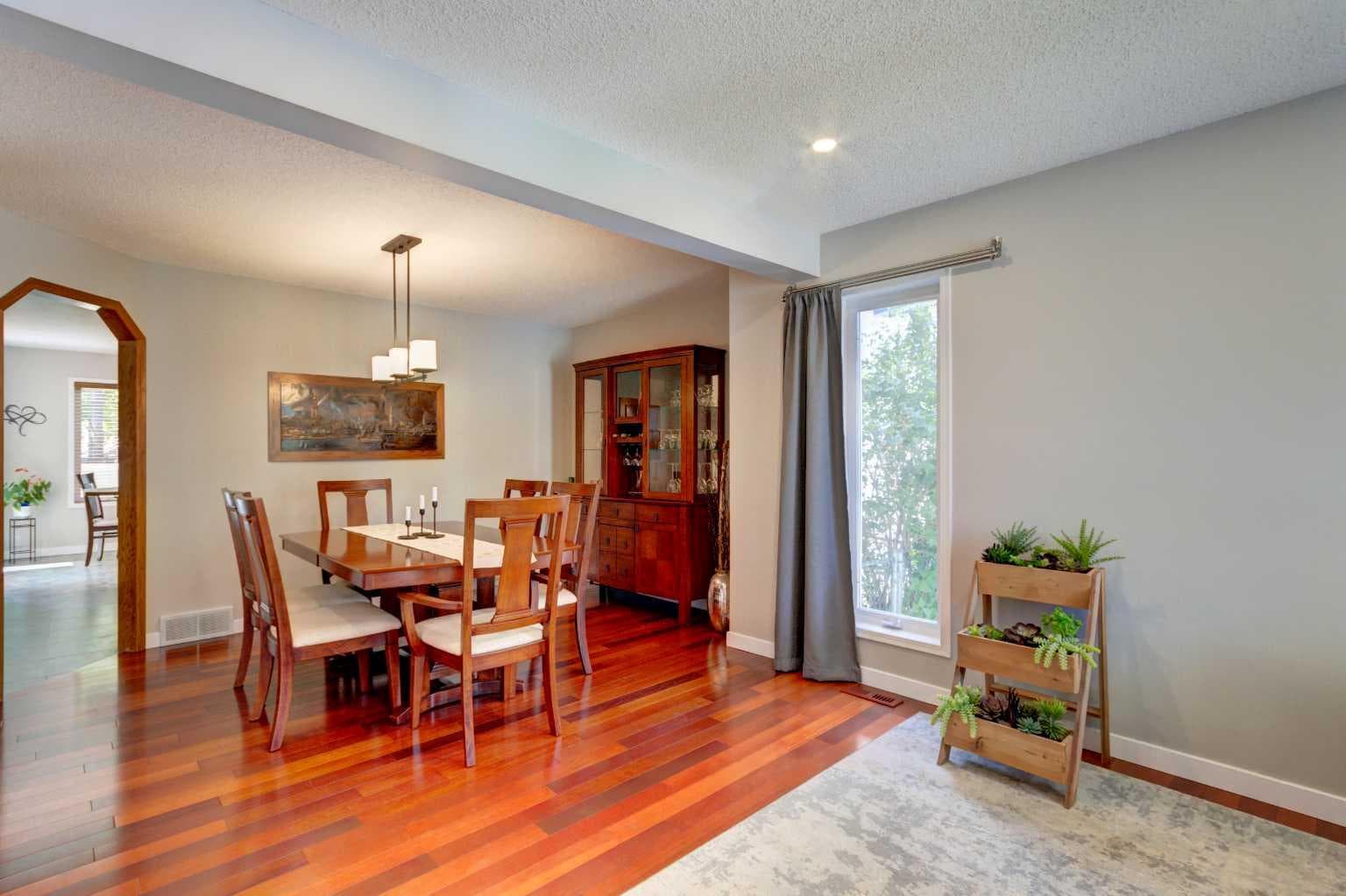 188 Mt Selkirk Close SE — photo 4