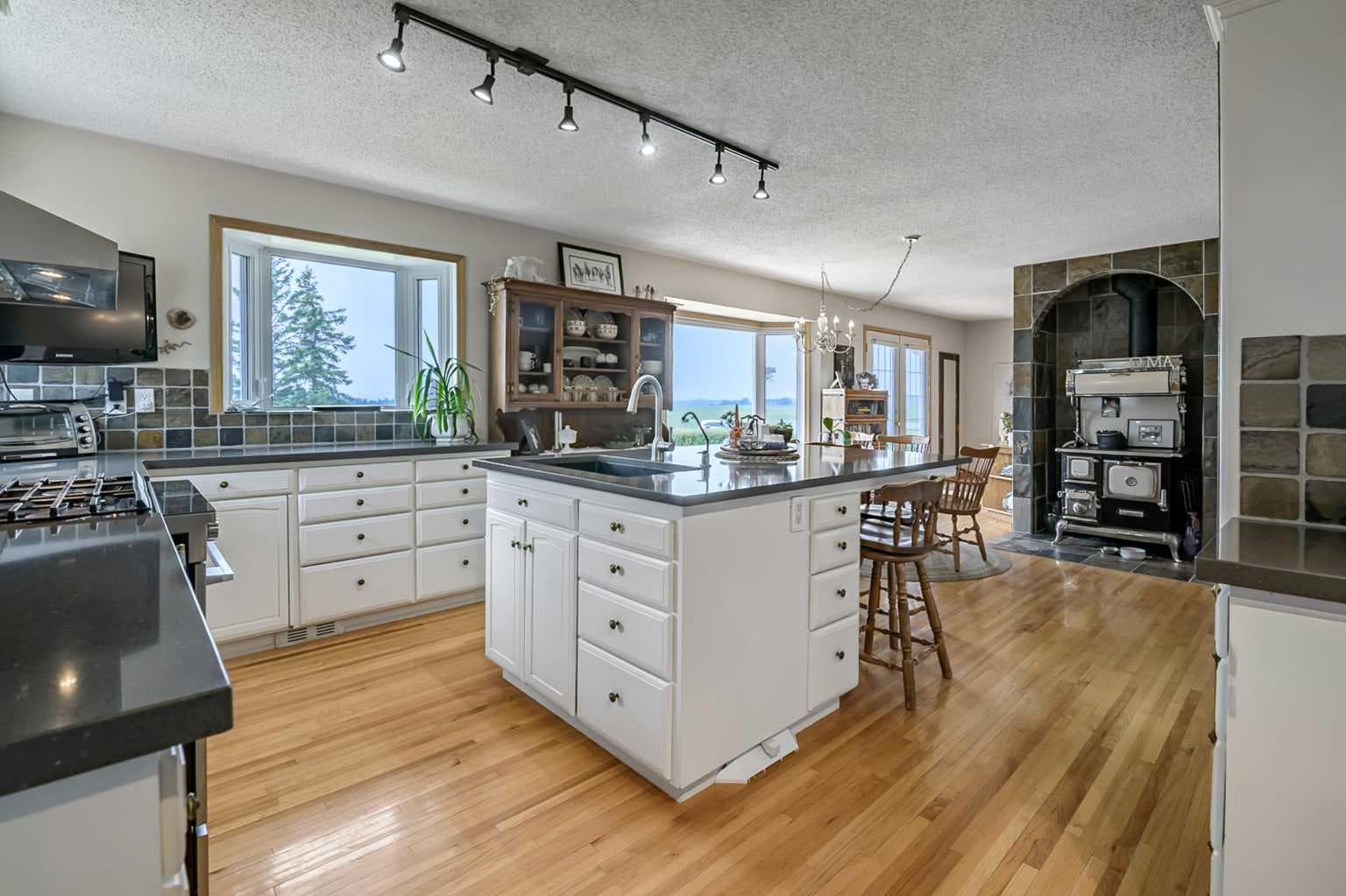 338076 Meridian Street — photo 2