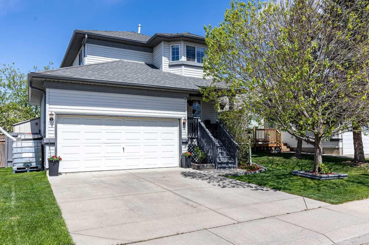 158 Saratoga Close NE — photo 1