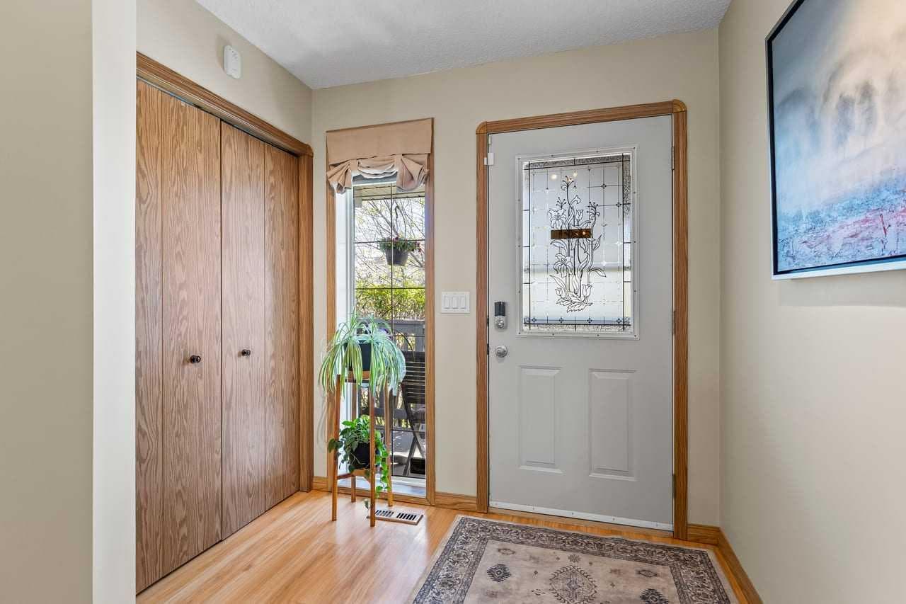 158 Saratoga Close NE — photo 2