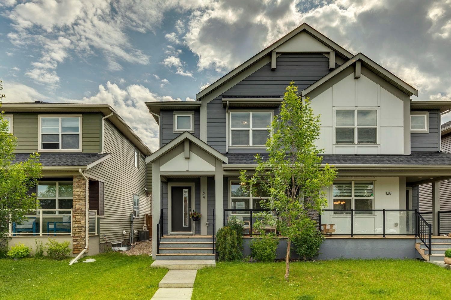 124 Wolf Willow Boulevard SE — photo 2