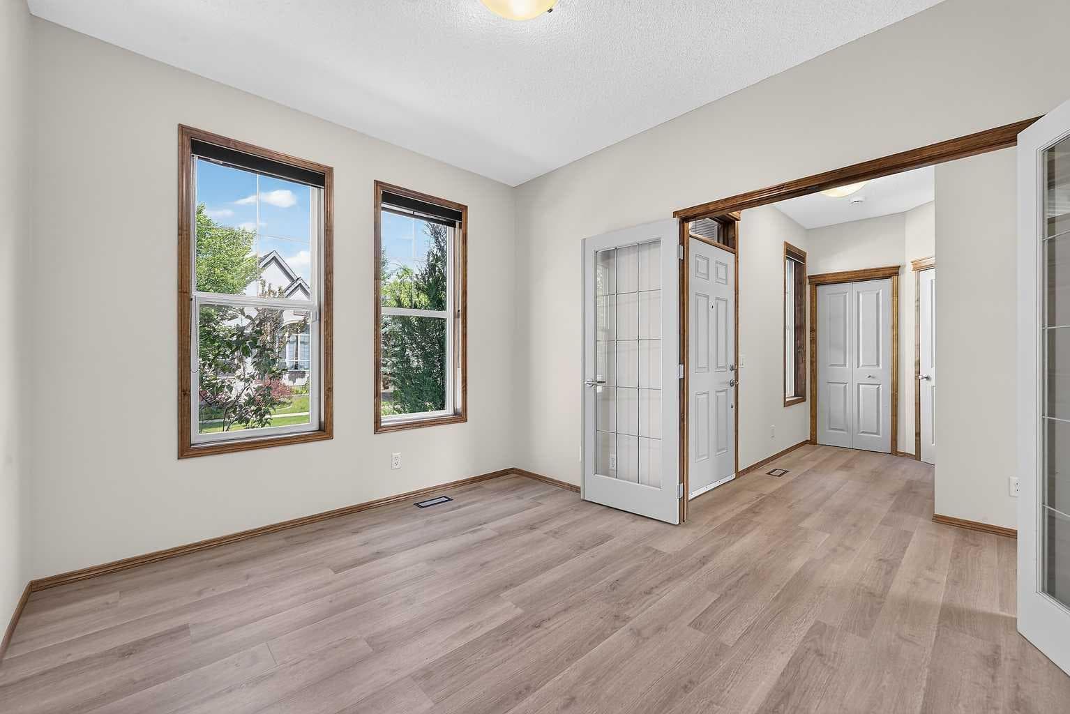 249 Elgin Manor SE — photo 4