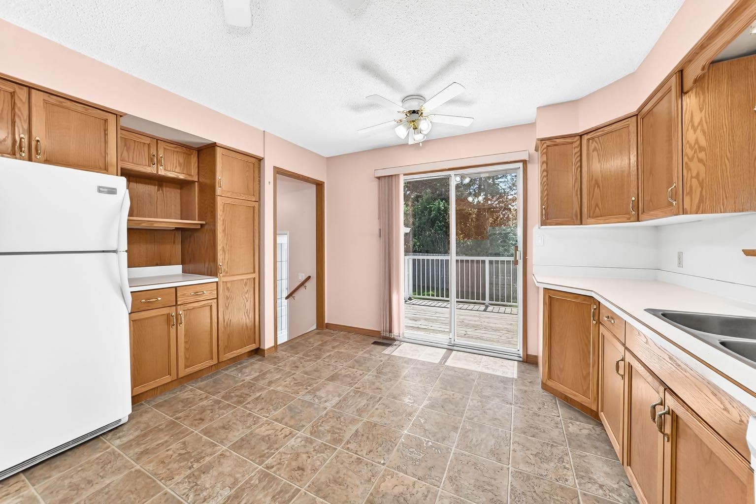 5227 37 Street — photo 5